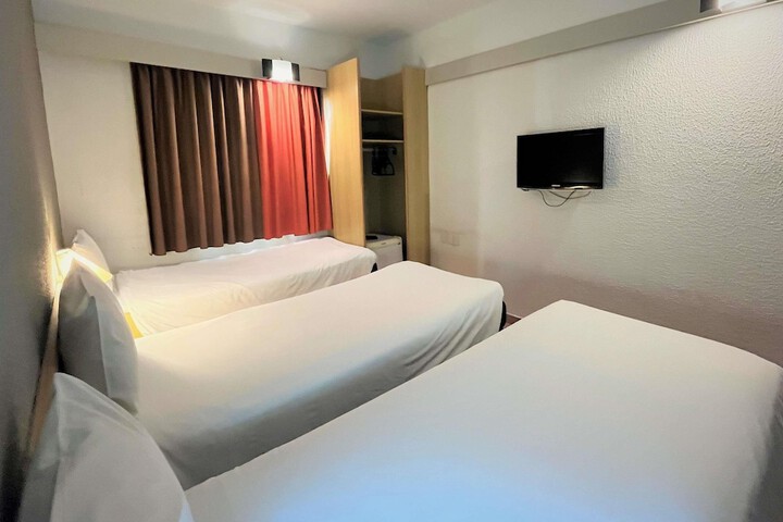 Room 13 of 69