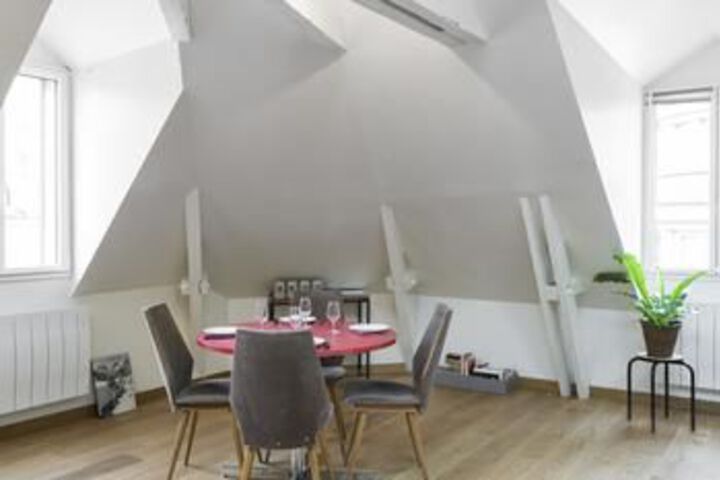 Room 5 of 12