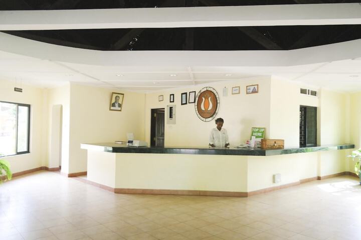 Entrance & Lobby