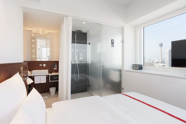 Room 5 of 75