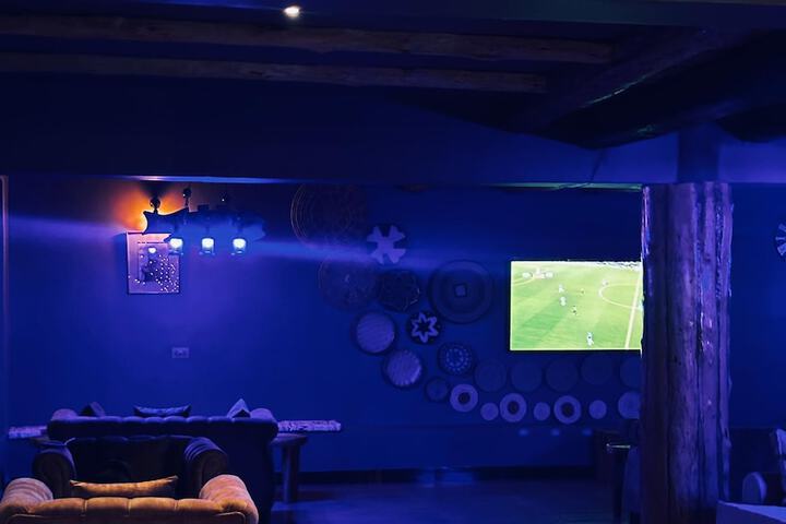 Lounge 18 of 35