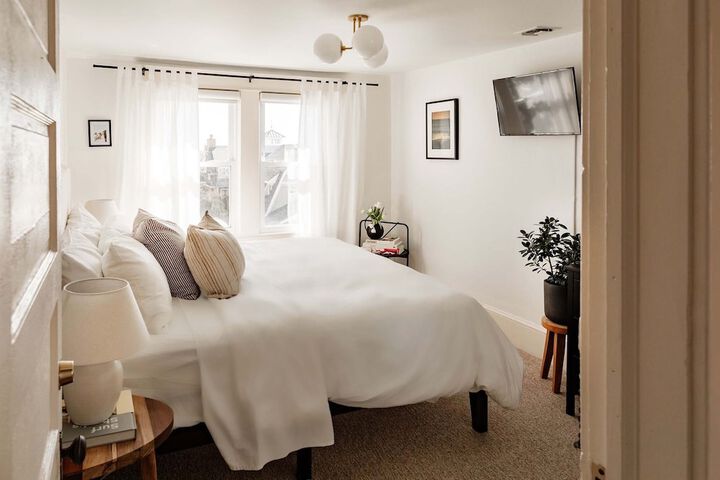 Room 4 of 36
