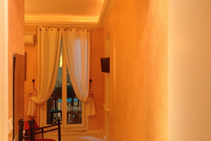 Room 28 of 70