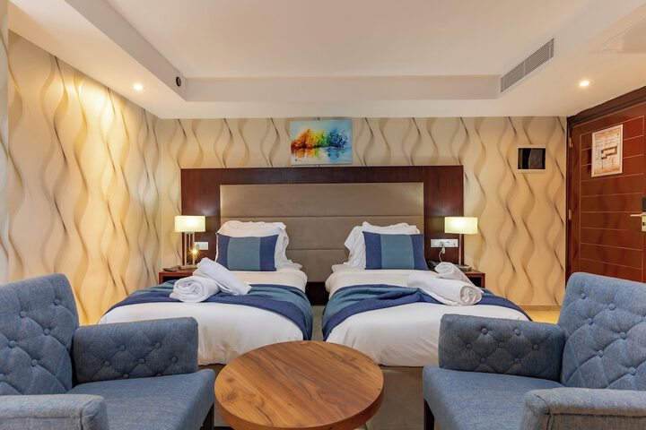 Room 10 of 16