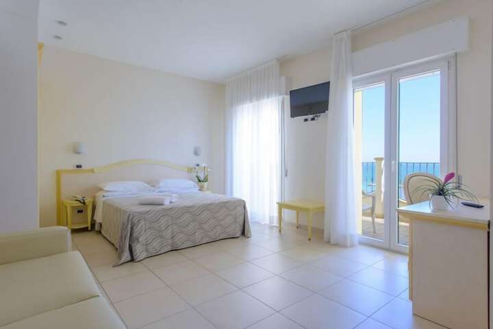 Room 3 of 48