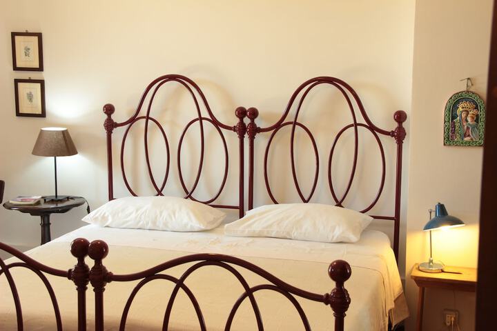 Room 6 of 33