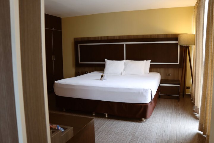 Room 25 of 63