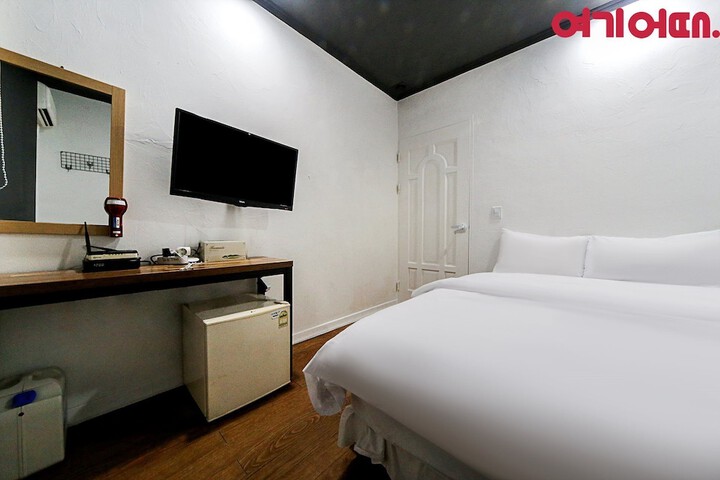 Room 25 of 32