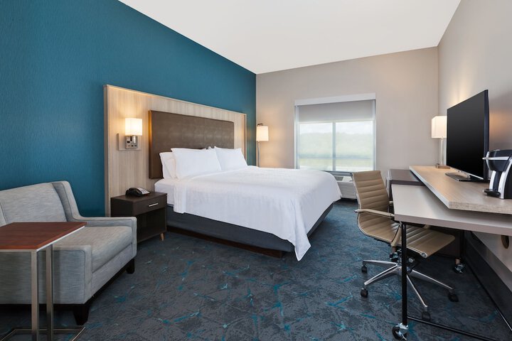 Room 2 of 37