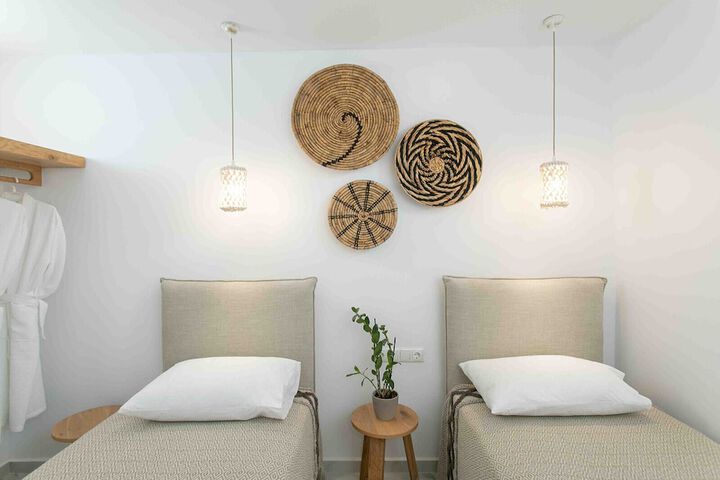 Room 44 of 150