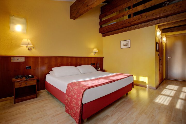 Room 14 of 111