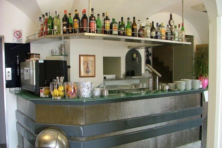 Lounge 30 of 43