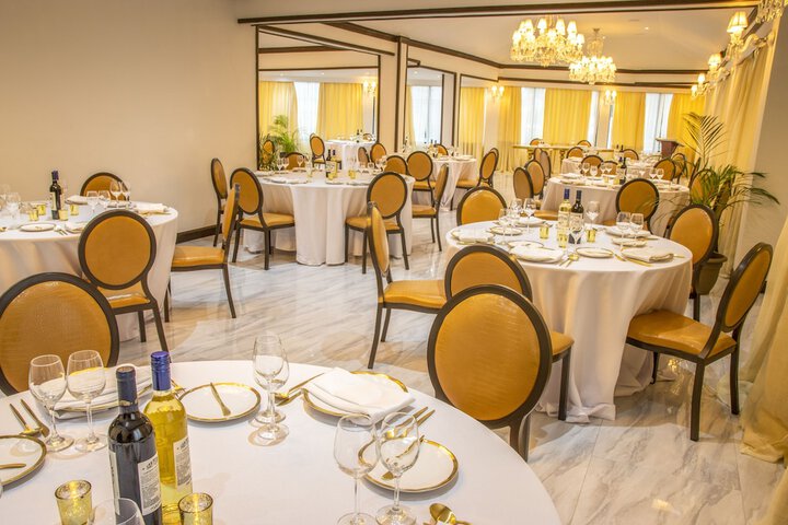 Ballroom/Hall 75 of 83