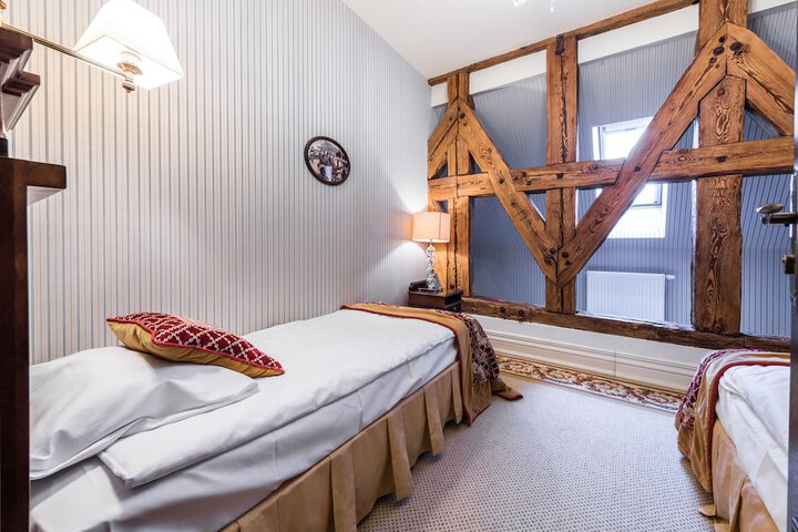Room 12 of 72