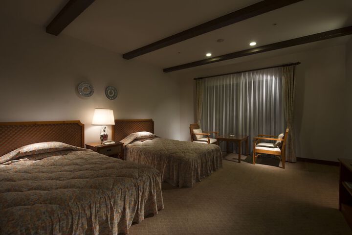 Room 4 of 27