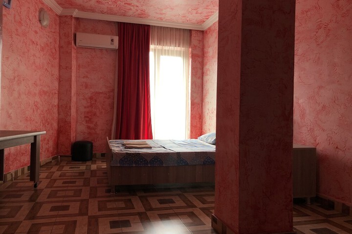 Room 6 of 32