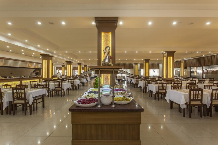 Dining 16 of 20
