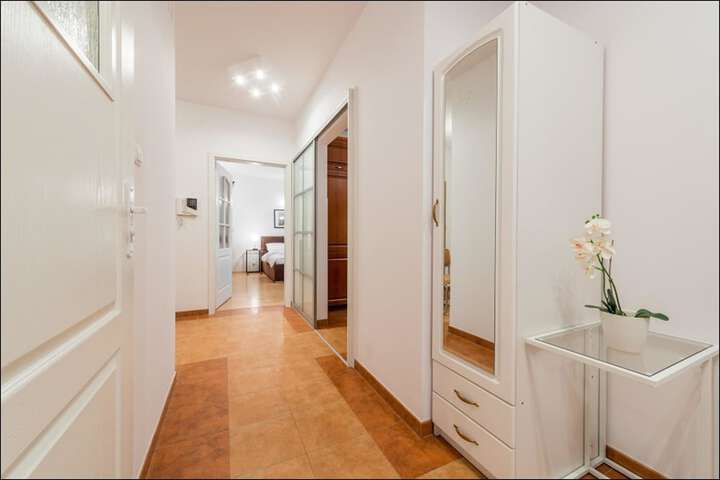 Ballroom/Hall 20 of 22