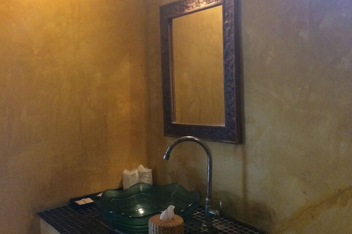 Room 21 of 33