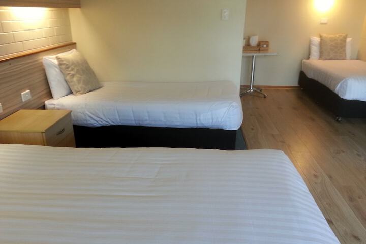 Room 2 of 35