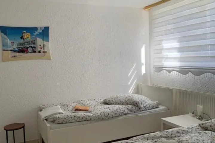 Room 4 of 4