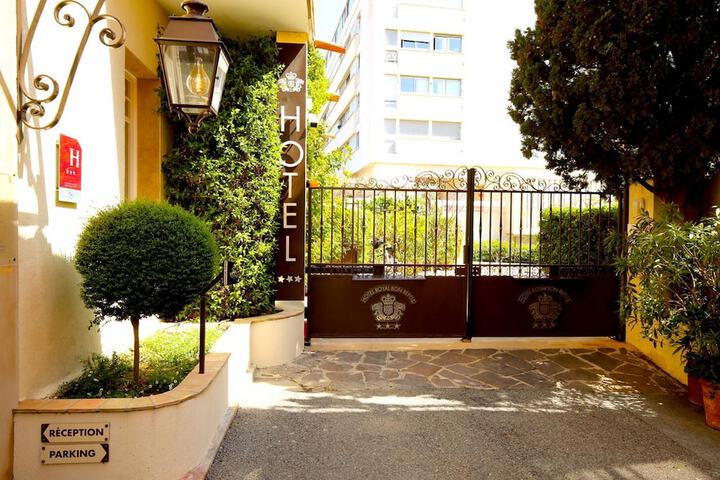 Hotel 70 of 78