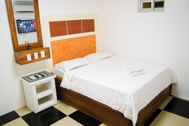 Room 44 of 127
