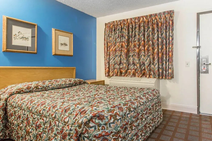 Room 5 of 16