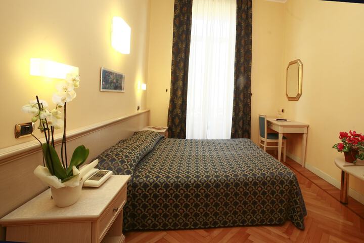Room 4 of 42