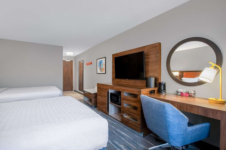 2 Queen Beds (3 of 8)