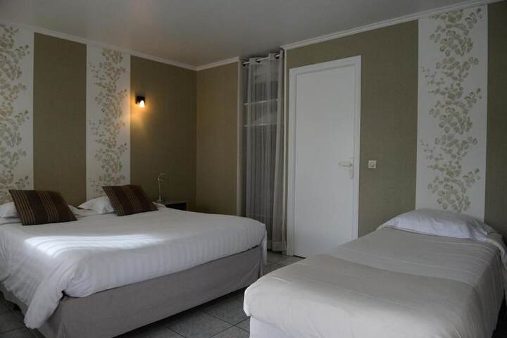 Room 6 of 93