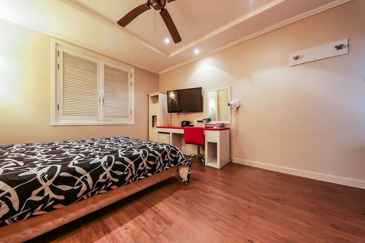 Room 11 of 47
