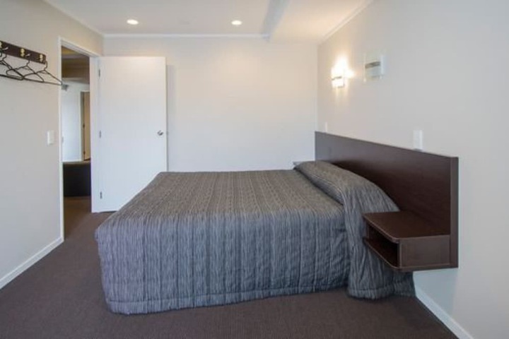 Room 17 of 34