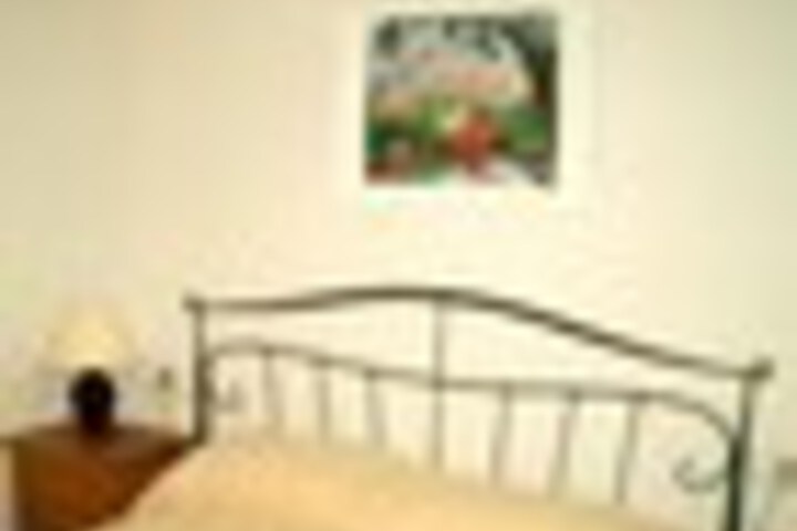 Room 5 of 33