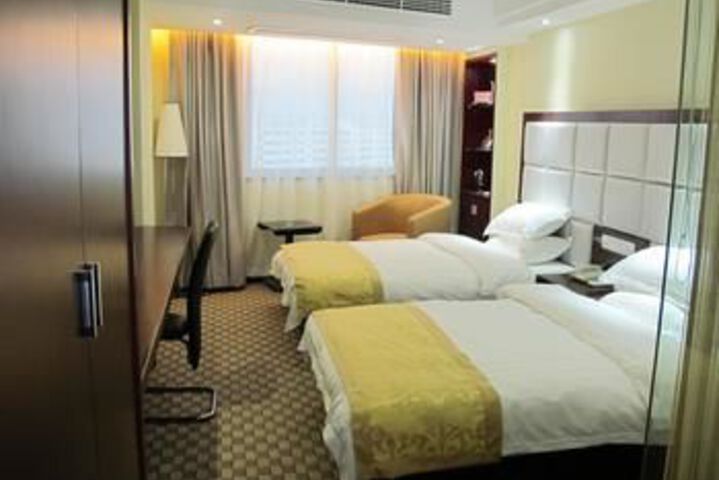 Room 27 of 83