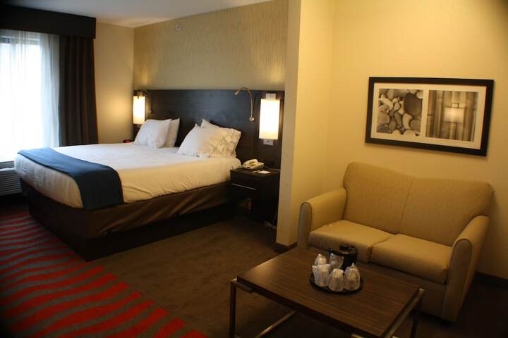 Suite 2 Queen Beds (3 of 4)