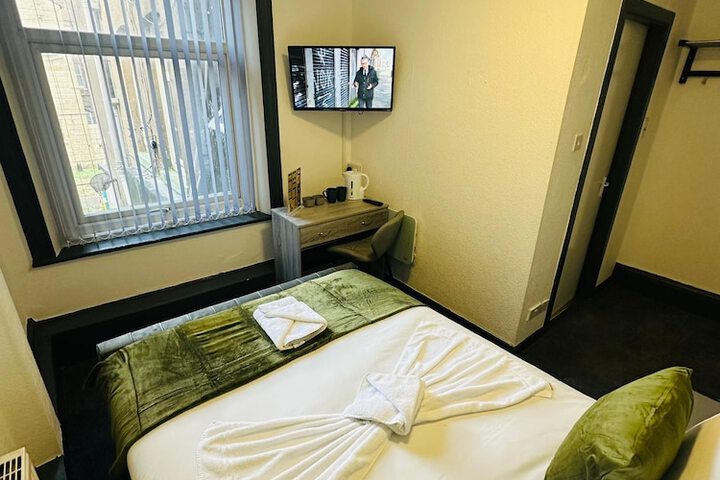 Room 9 of 20