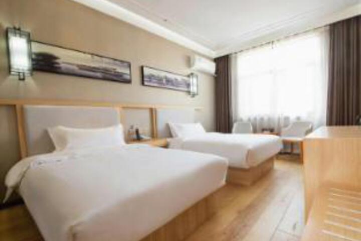 Room 8 of 8