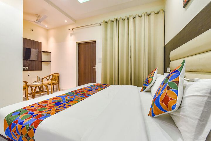 Room 16 of 28