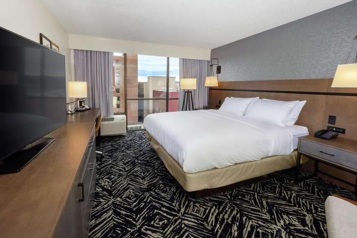 1 King Bed Hearing Accessible (2 of 19)