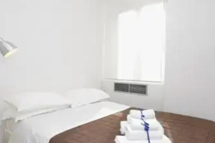 Room 4 of 6