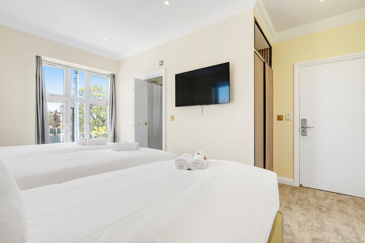 Room 40 of 103