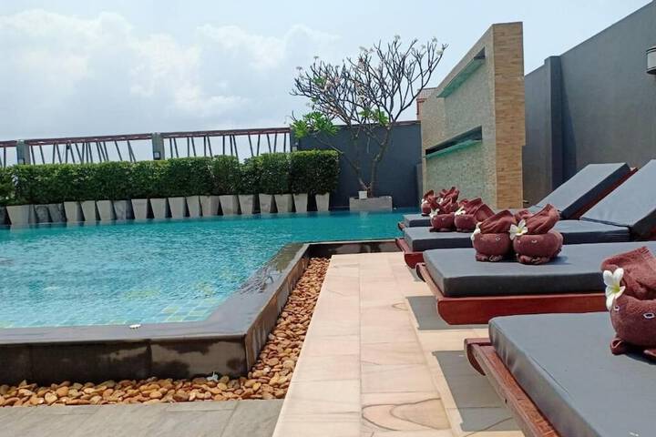 Hotel Pool
