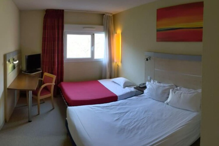 Room 9 of 32