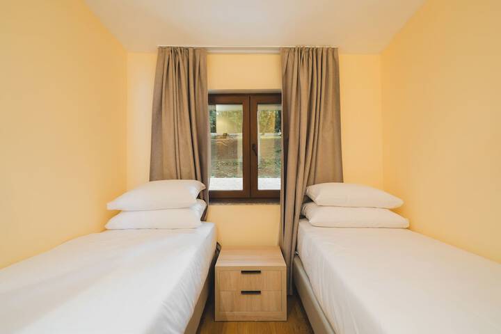 Room 15 of 211