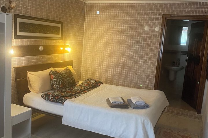 Room 4 of 113