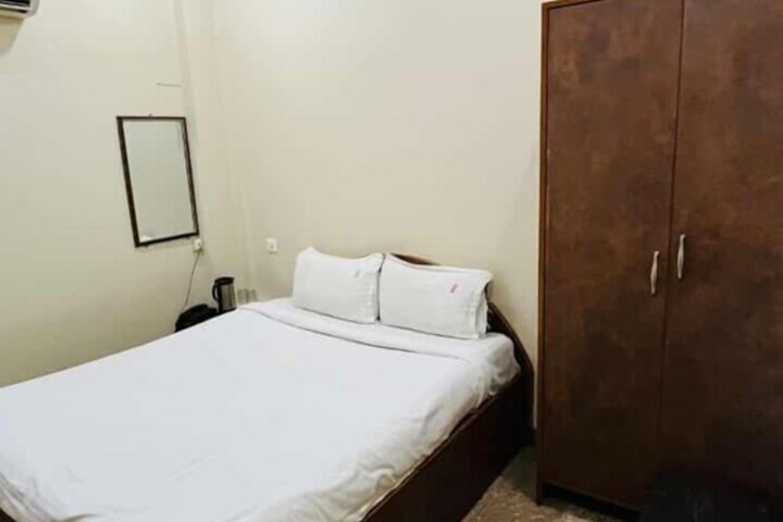 Room 3 of 12