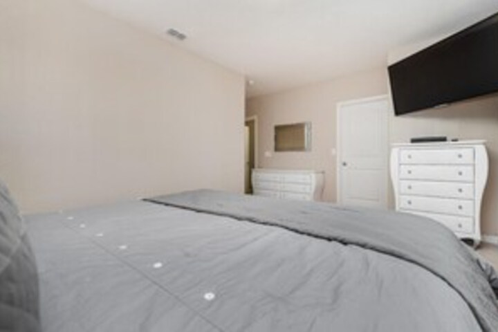 Room 21 of 28