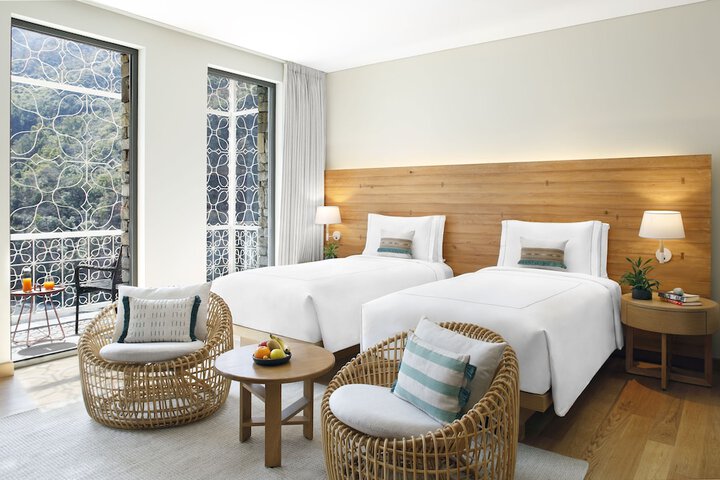Room 4 of 40