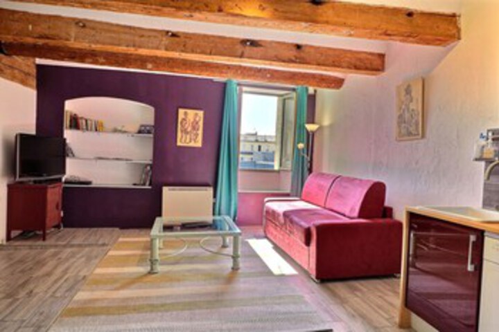 Room 7 of 30